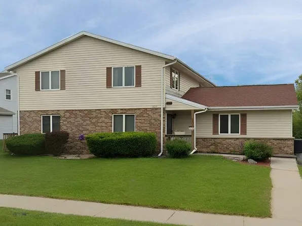 1605 Vogt DRIVE, West Bend, WI 53095