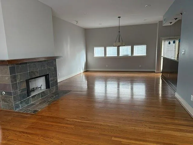 3 bed, 3.5 bath, 2501 sqft, $2,750 — Photo 4