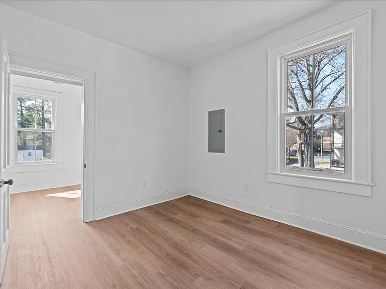 258 Maryland Ave — Photo 34
