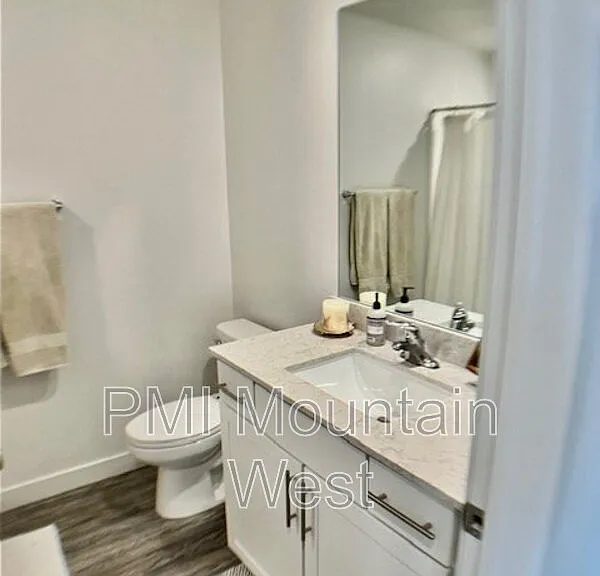 707 S Miller Ave — Photo 40