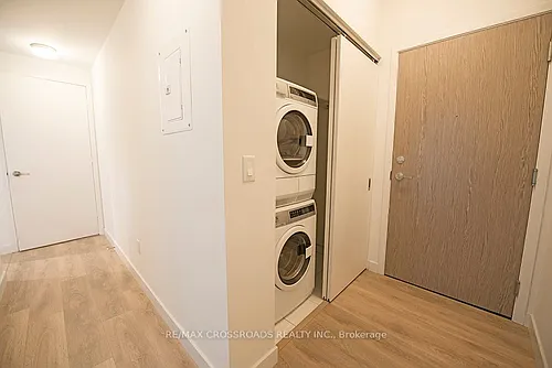 215 Queen St W #808 Photo 1