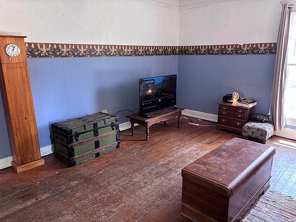 3rd image of 103 N Green St