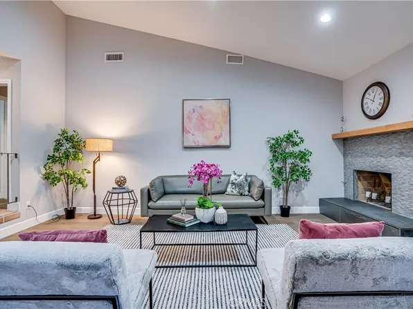 22346 Wyandotte St, Canoga Park, CA 91303