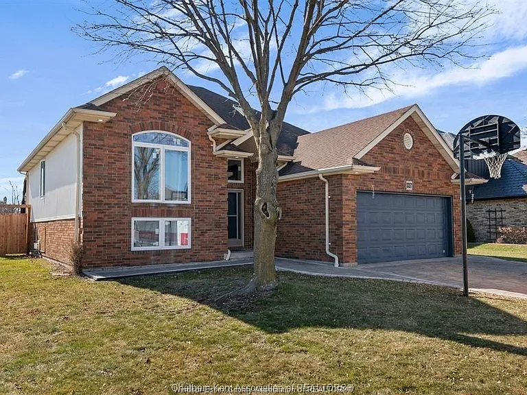 3057 Kenilworth Dr #UPPER — Photo 1