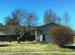 1027 S Woodland Dr, Radcliff, KY 40160