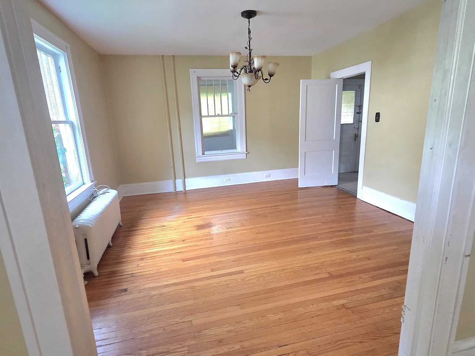 3 bed, 2520 sqft, $2,495 — Photo 4