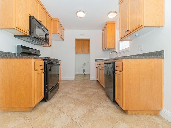 5th image of 3551 Kemble Ave