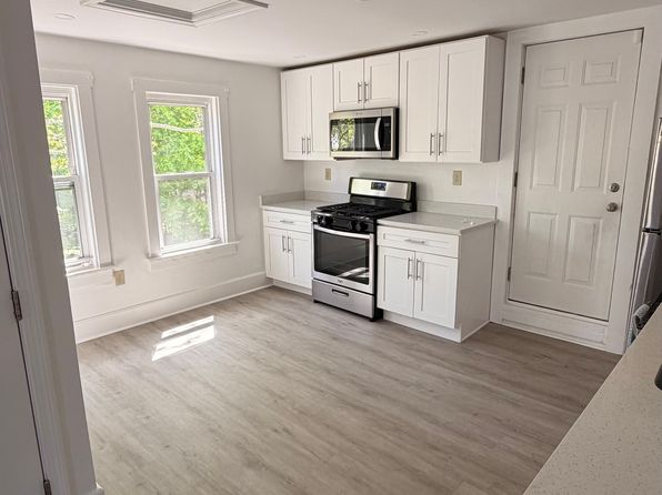 86 Robbins St #2