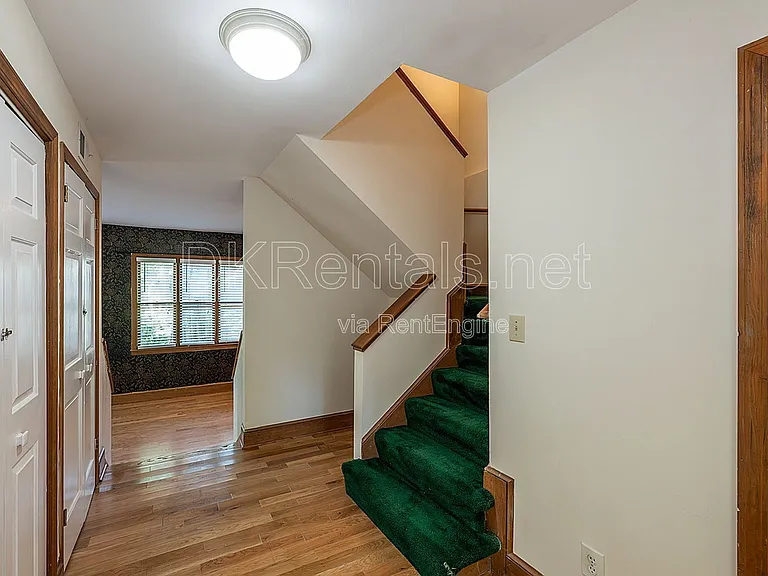 425 Ansley St — Photo 3