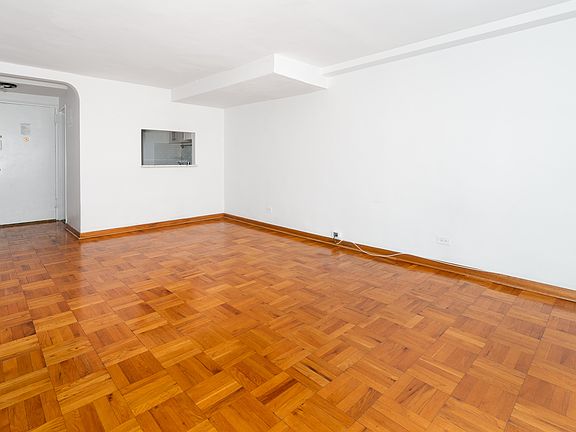 3rd image of 140 E 56th St APT 14E