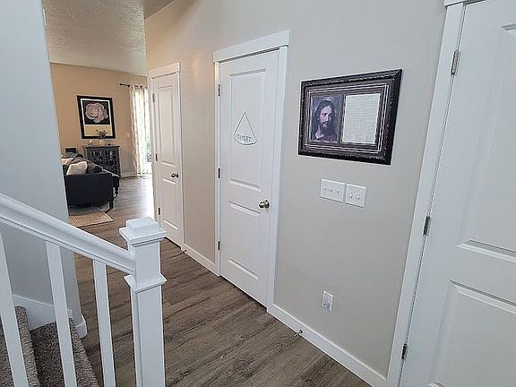3rd image of 1627 N August Dr
