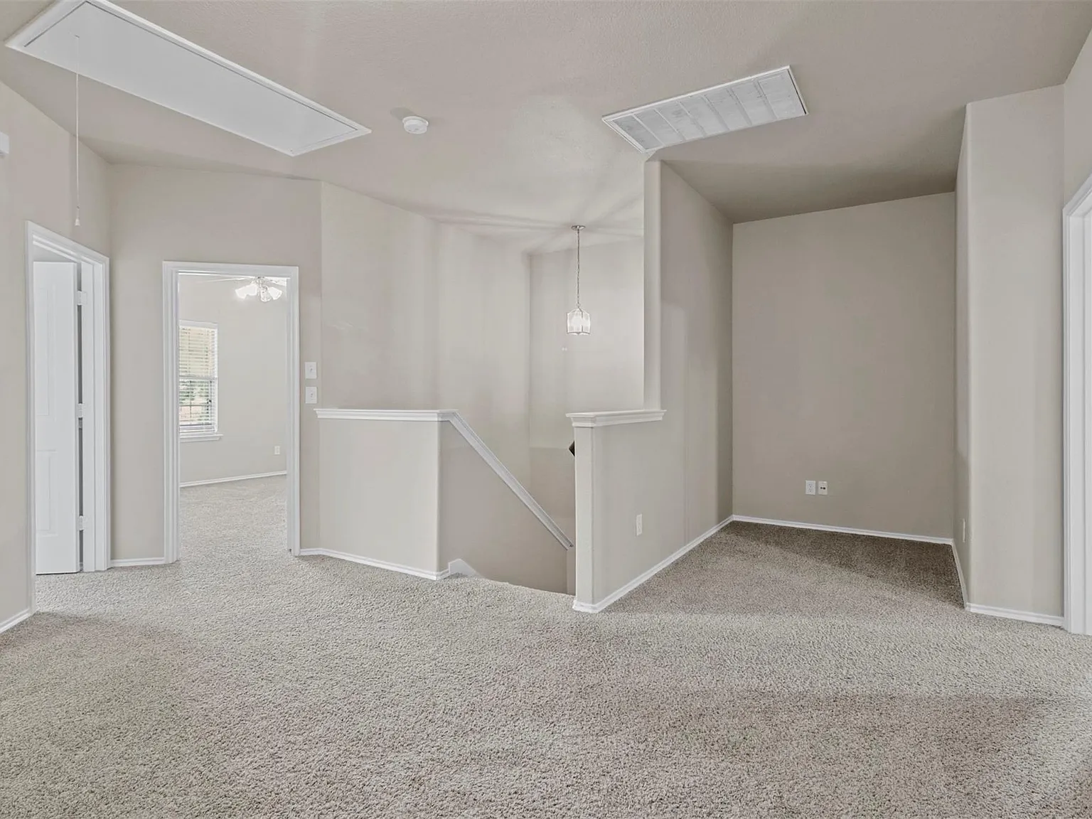 4 bed, 2428 sqft, $2,475 — Photo 4
