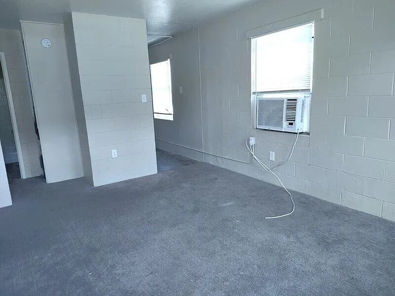 2000 W Jackson St #5 — Photo 2