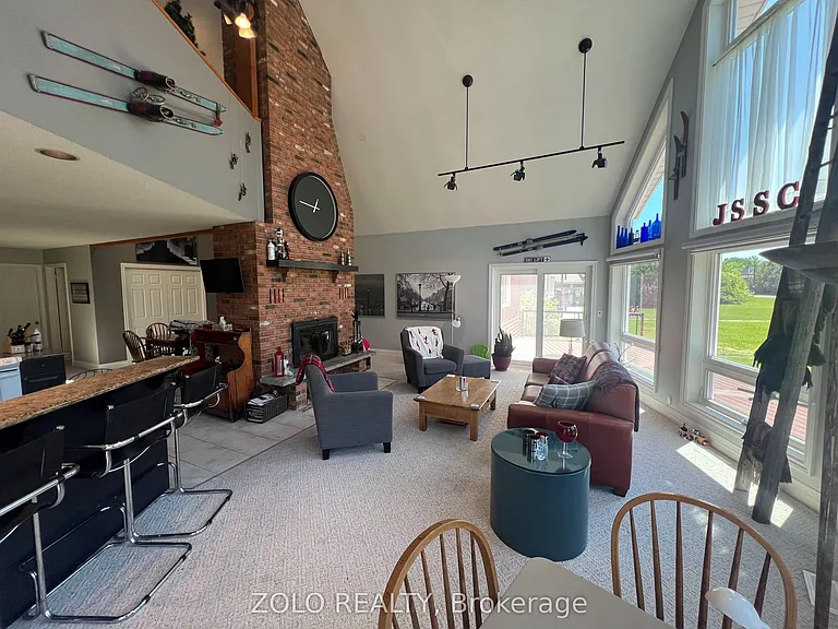 112 Carmichael Cres — Photo 6