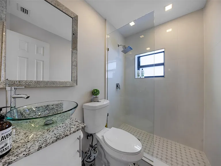 5612 NW 11th Ave — Photo 22
