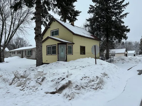 1211 E Pierce St, Wakefield, MI 49968