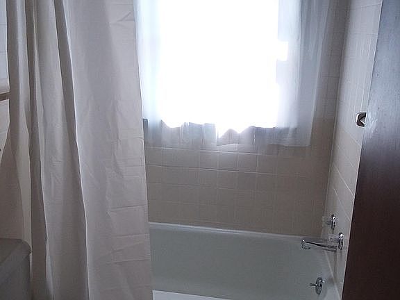 5th image of 1323 Harding Ave