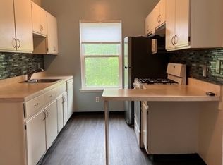 602 Spruce Hills Dr, Glen Gardner, NJ 08826