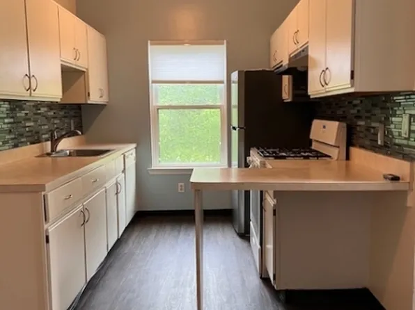 602 Spruce Hills Dr, Glen Gardner, NJ 08826