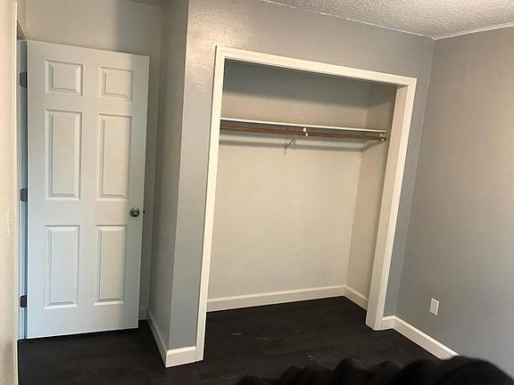 Bed1 Closet