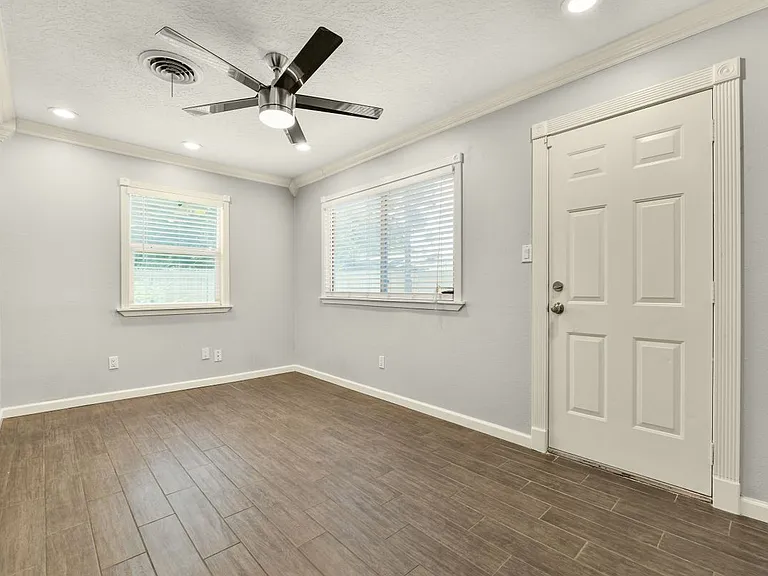 1125 Grace St — Photo 12