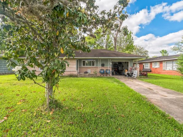116 Chestnut St, Lake Jackson, TX 77566