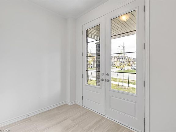 2nd image of 8 Daisy St