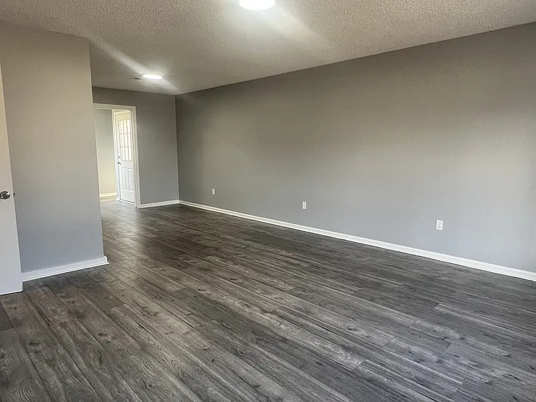 271 Adkins Cir — Photo 4