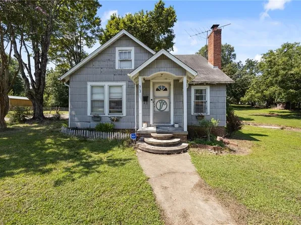 312 Woodlawn St, Thomasville, NC 27360