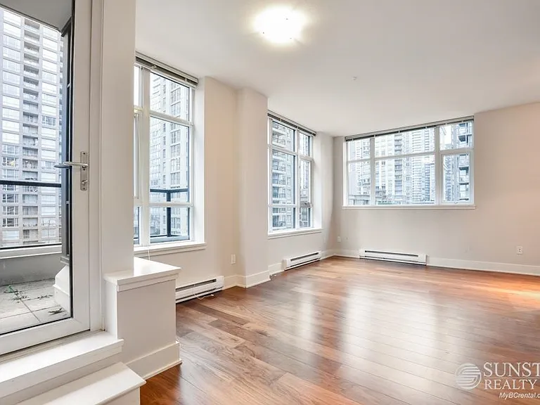 988 Richards St #706 — Photo 1