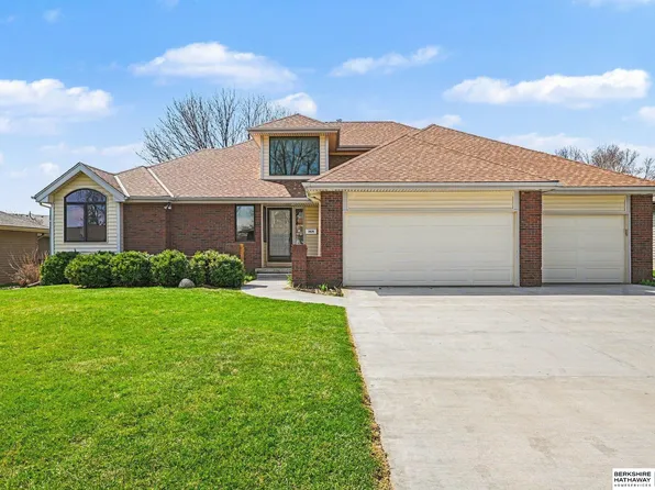 3826 N 207th St, Elkhorn, NE 68022