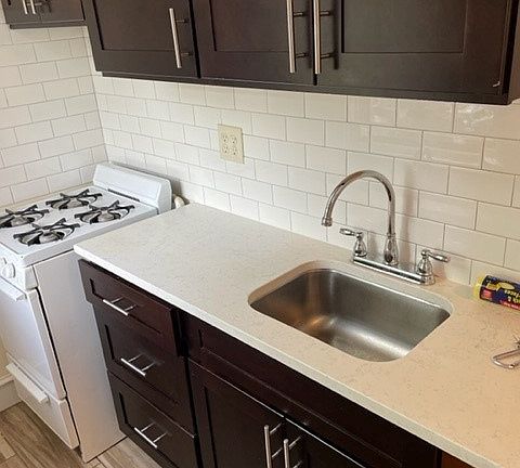 4th image of 257 Gano St APT 8