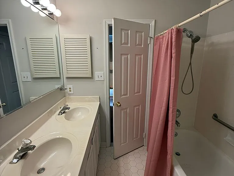 2740 Winston Ct — Photo 19