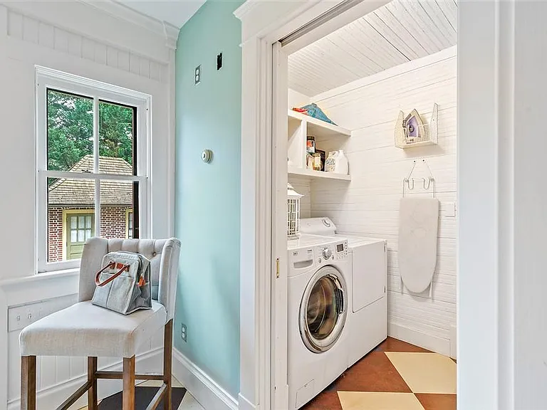 512 Lexington Ave — Photo 16