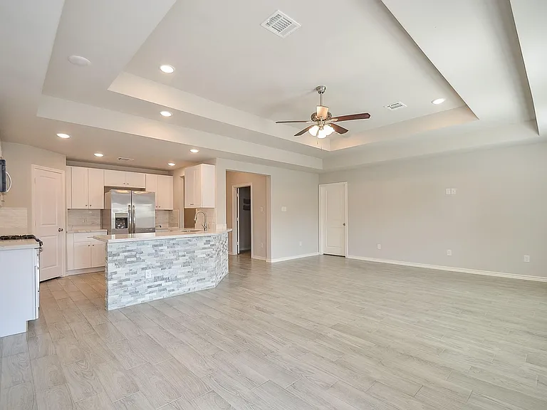 815 Easy St — Photo 25