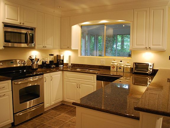 Newly remodeled kitchen with granite countertops