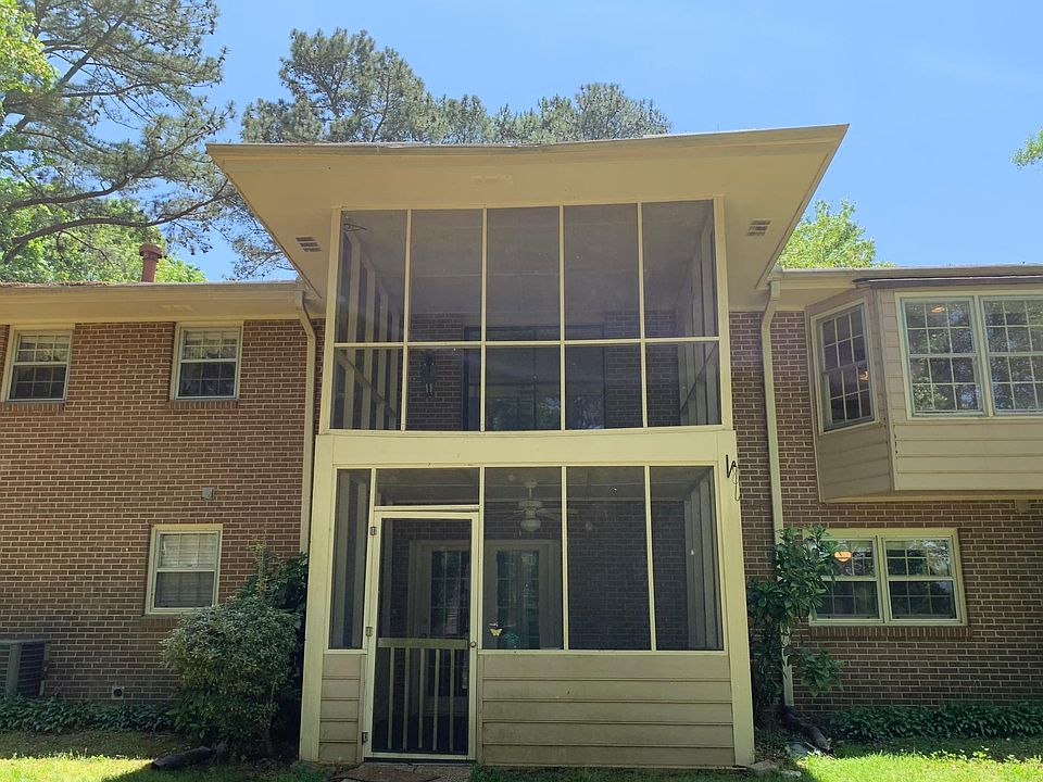2nd image of 651 Oak Dr NW Unit A