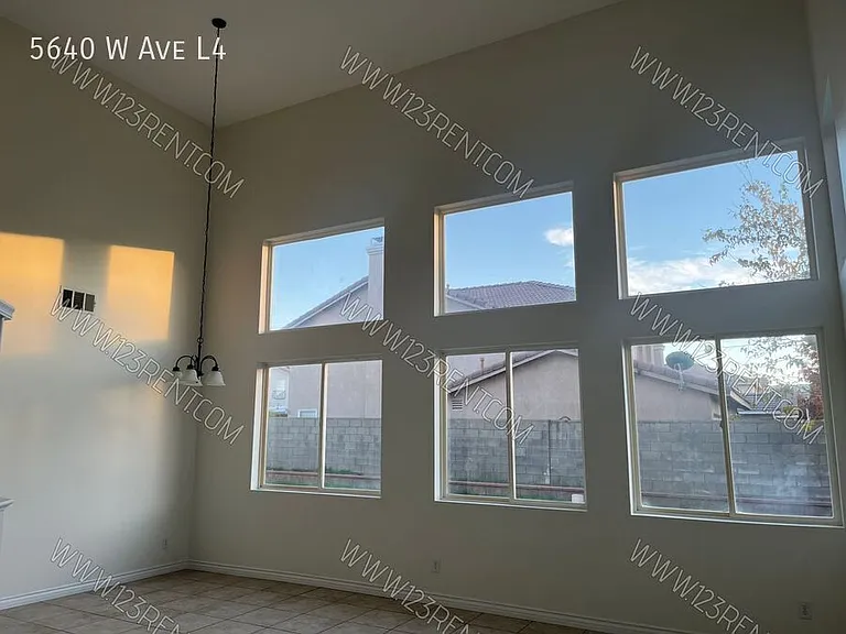 5640 W Avenue L4 — Photo 3