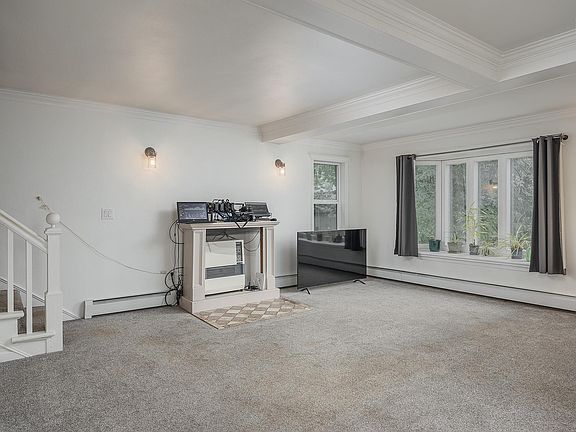 5th image of 424 Glacier Ave