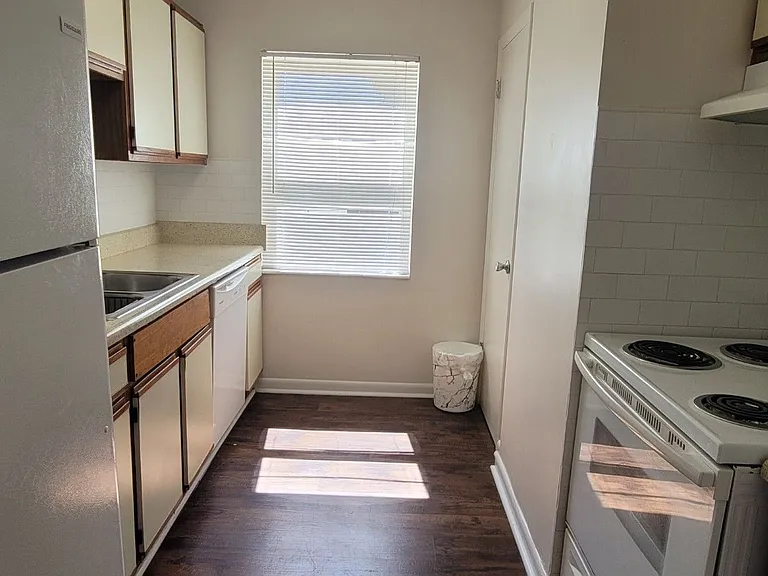 2325 W Pensacola St #116 — Photo 6