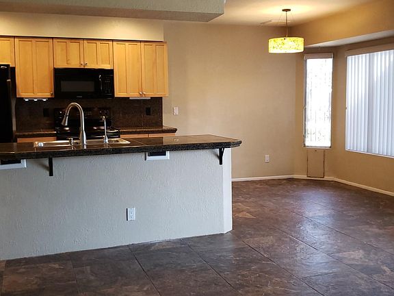 3159 kitchen eat in