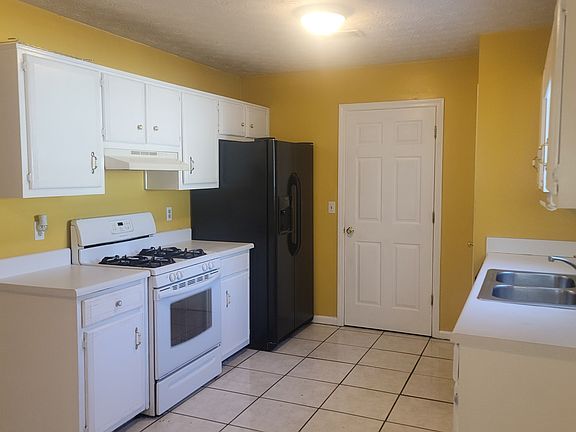 3rd image of 445 Westside Dr