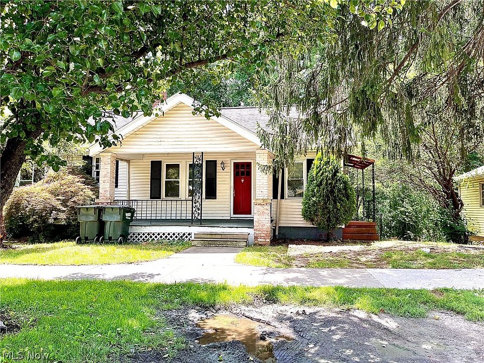 1st image of 228 E Main St