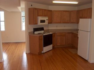 522 Spring St APT 401, Hawley, PA 18428