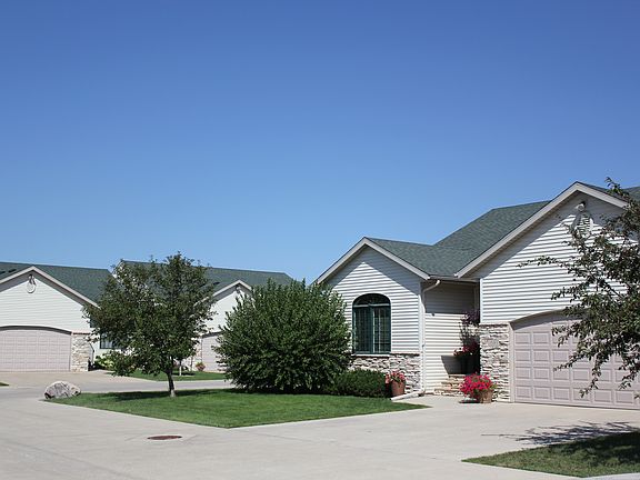 3rd image of 1593 Sundance Dr S