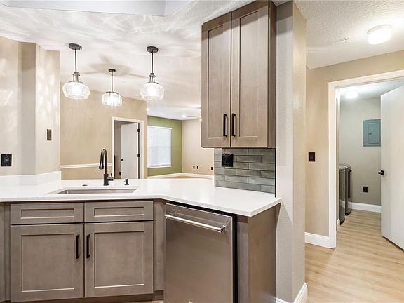 4th image of 5512 Metrowest Blvd #12203