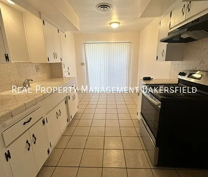 1015 Pacific St #D — Photo 6