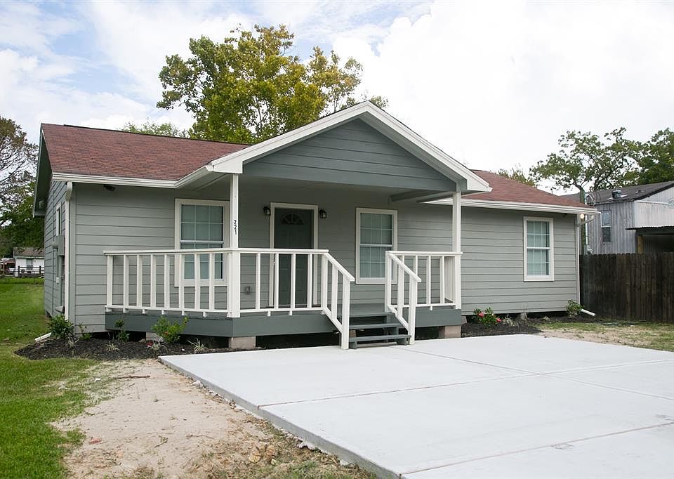 1st image of 221 Zinn Dr