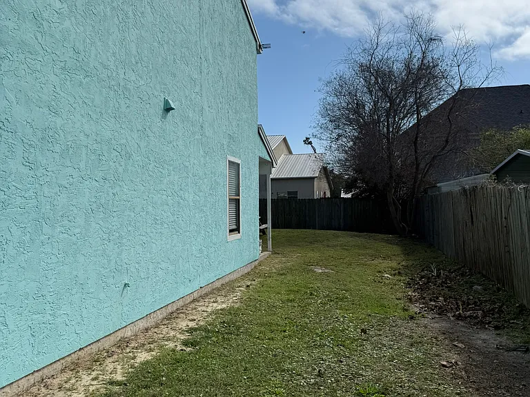 6221 Hibiscus Ave — Photo 40