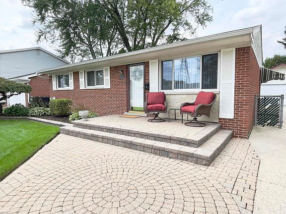 3rd image of 38765 Plainview Dr
